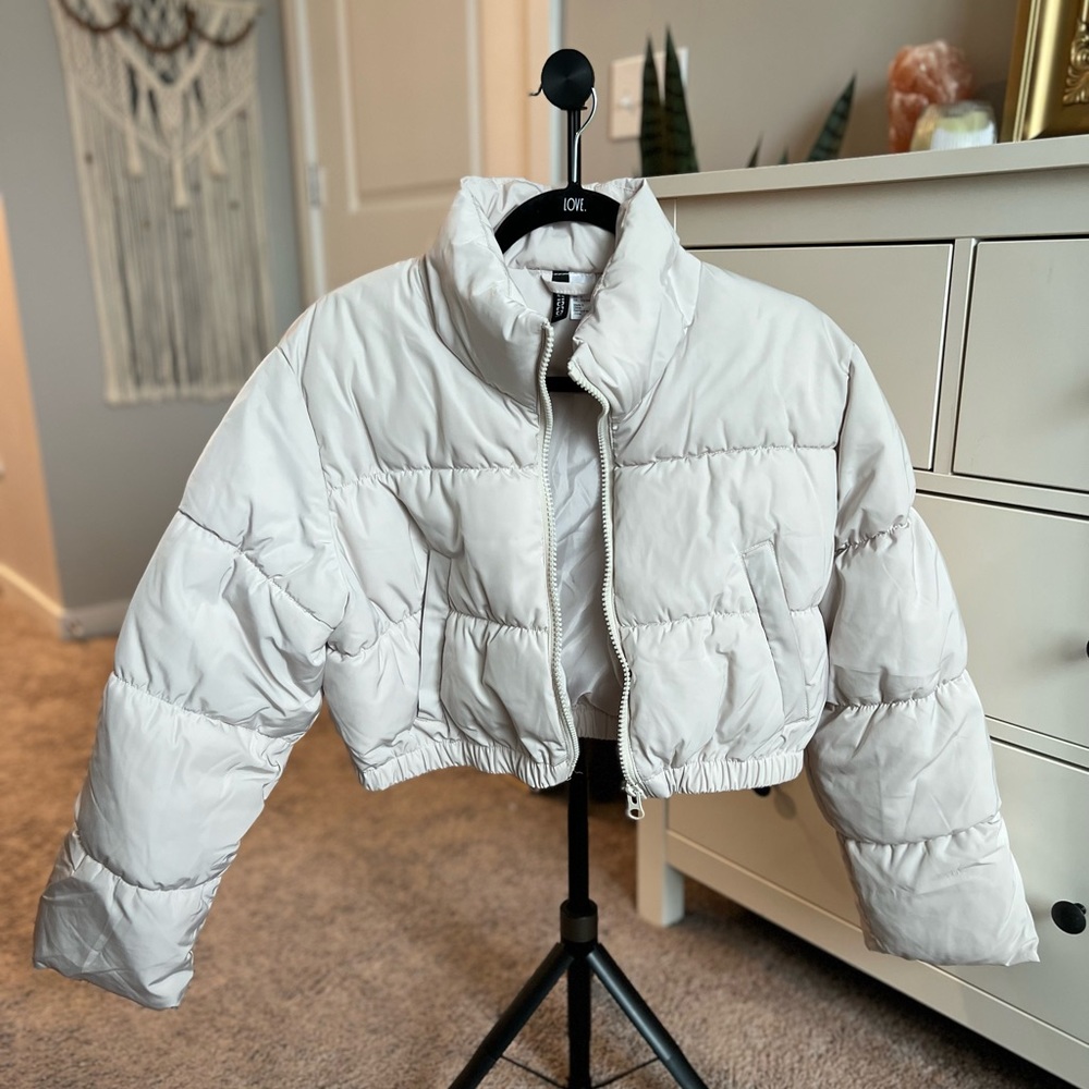 H&M Cropped Puffer Jacket (cream) size L